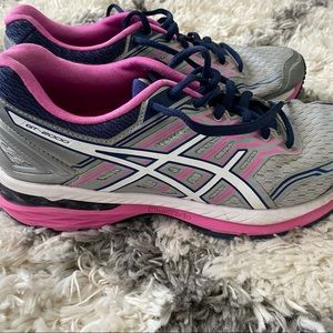 EUC ASICS Running Sneaker - size 7